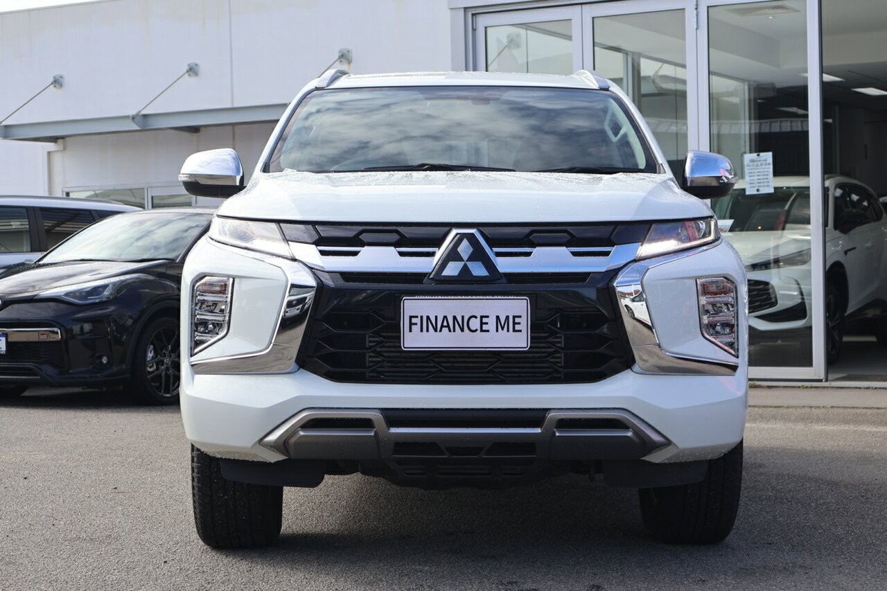 Mitsubishi Pajero Sport image 3