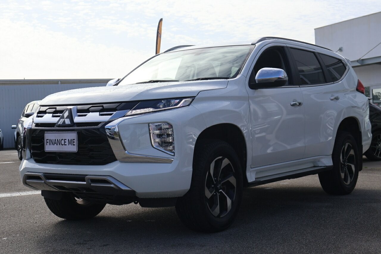 Mitsubishi Pajero Sport image 4