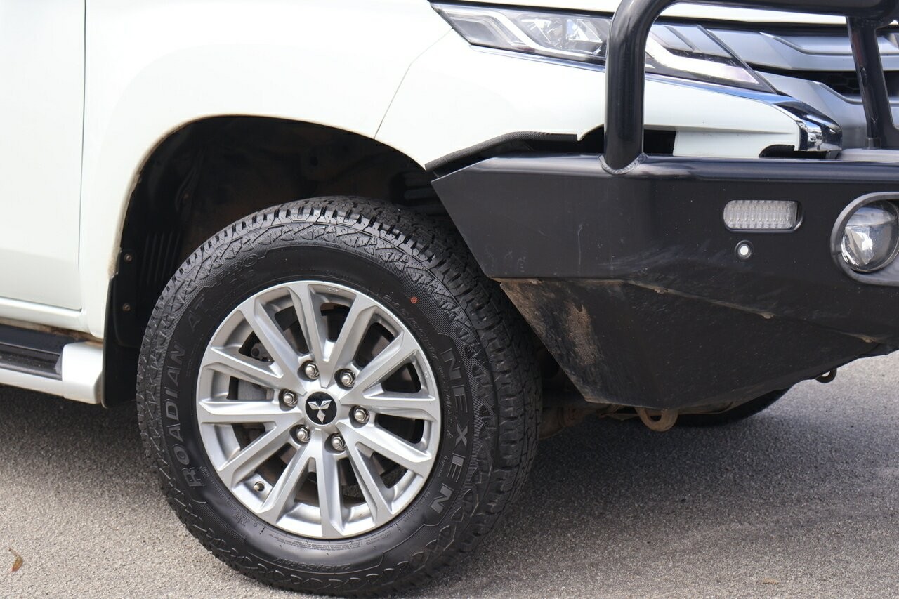 Mitsubishi Triton image 2