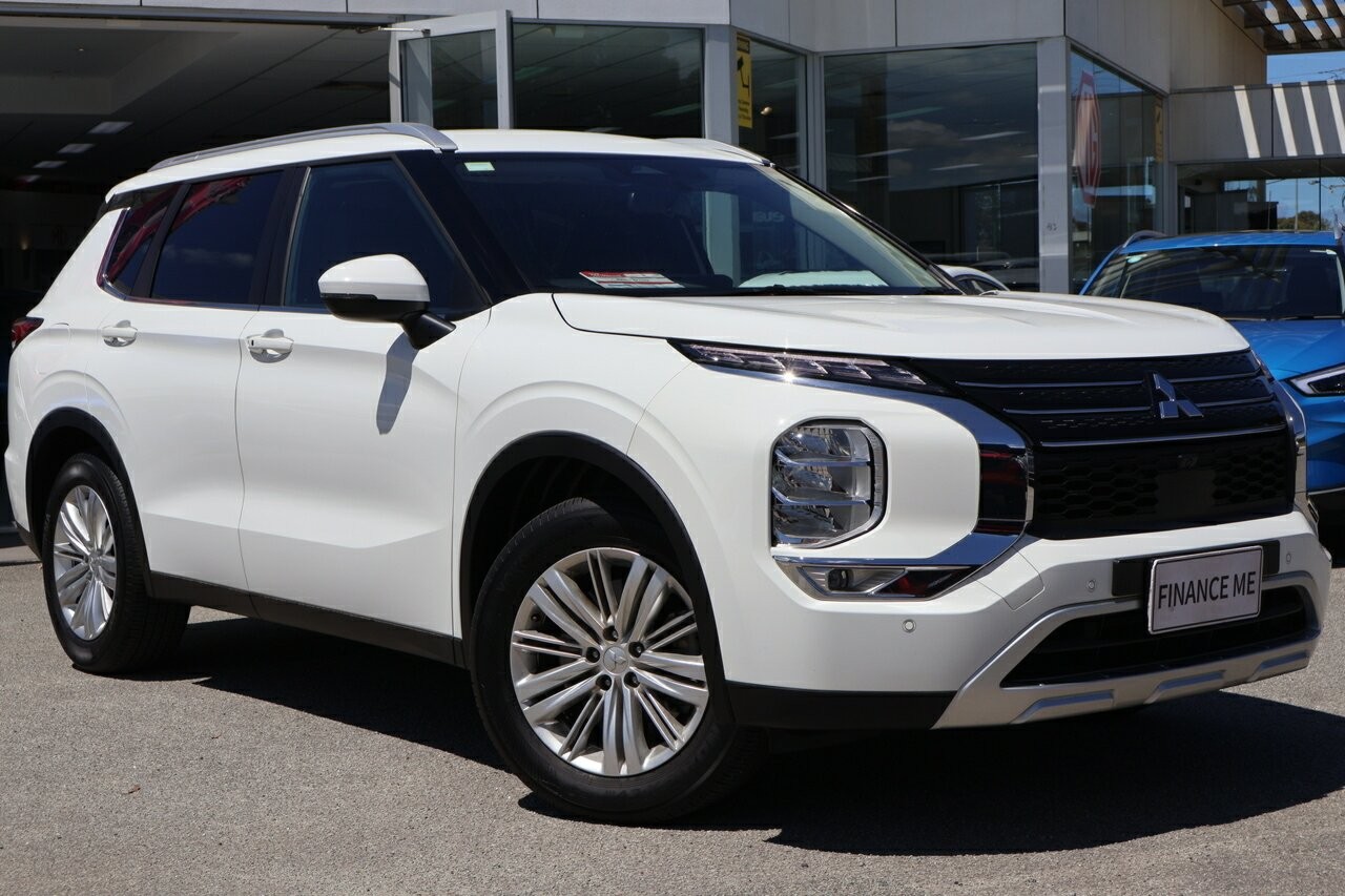 Mitsubishi Outlander image 1