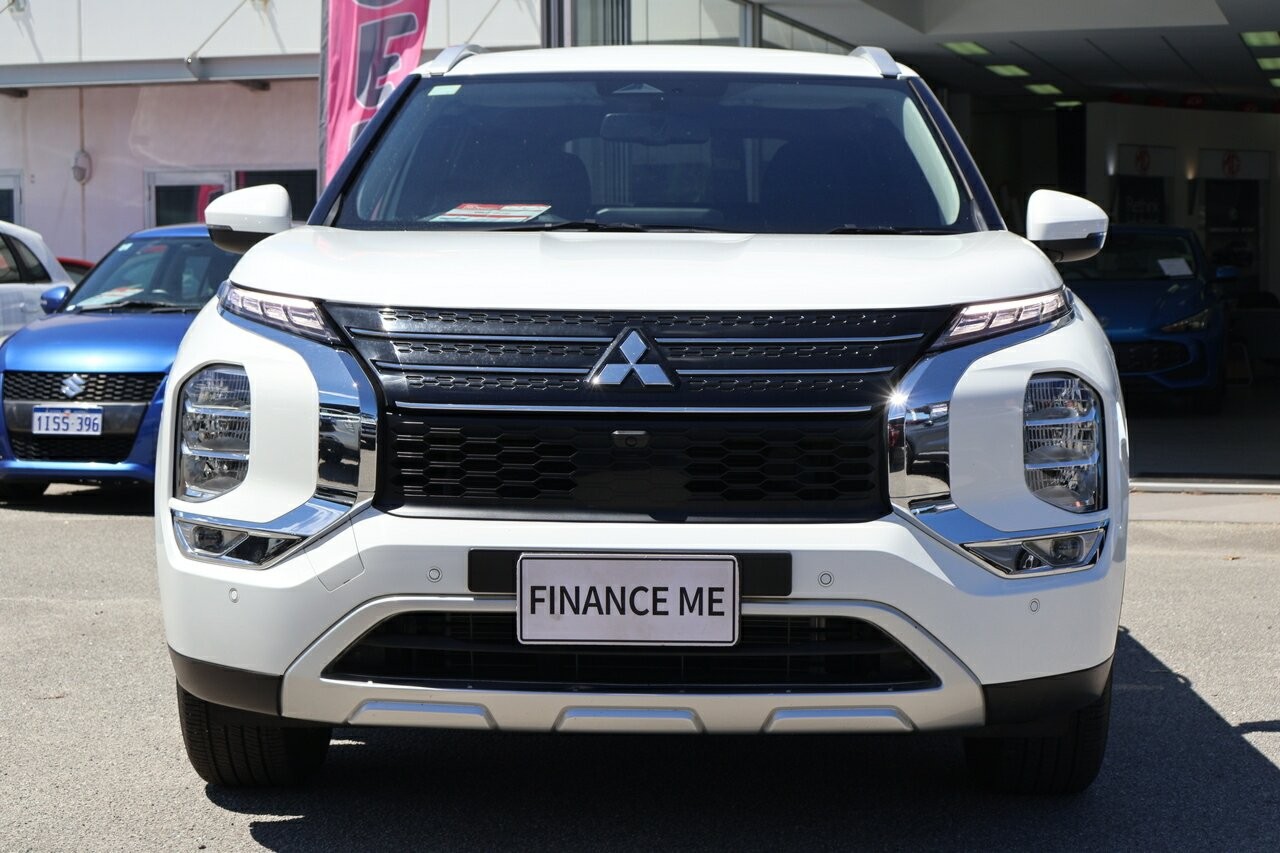 Mitsubishi Outlander image 3