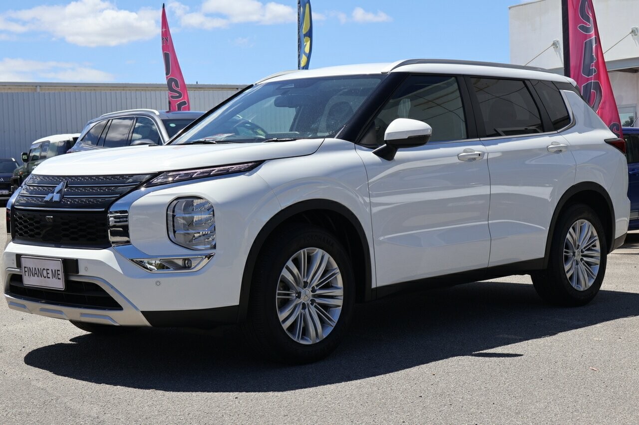 Mitsubishi Outlander image 4