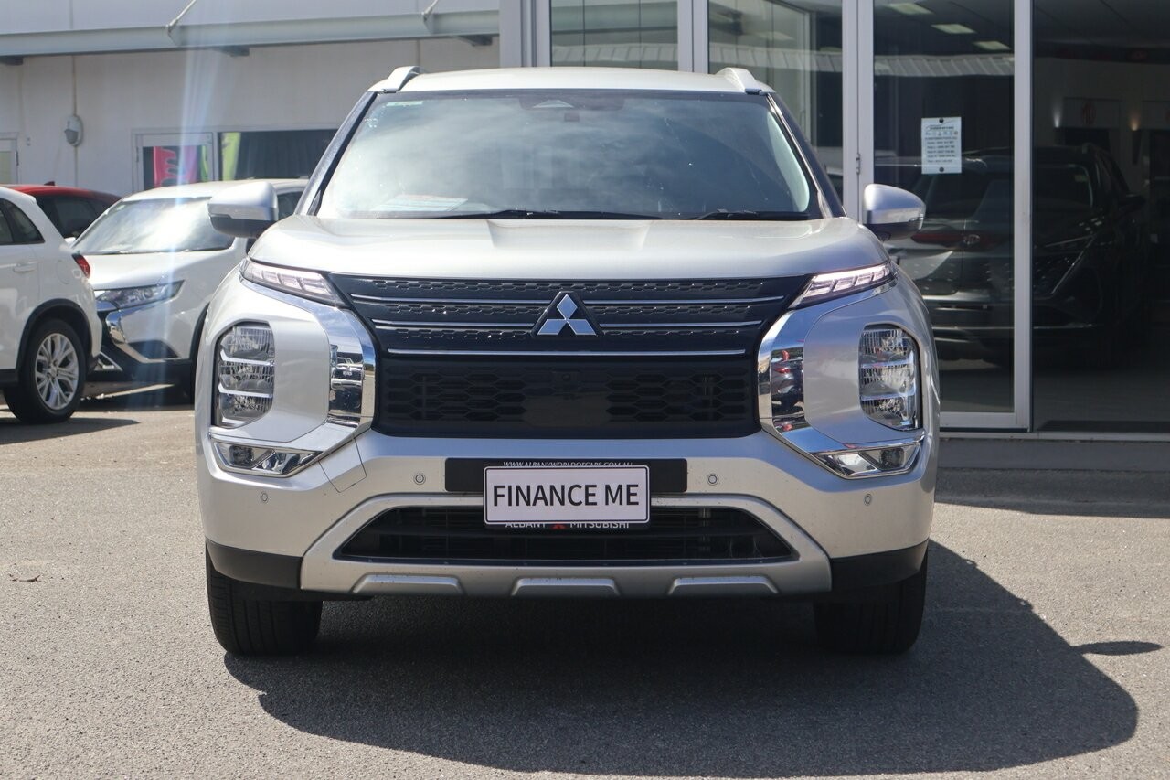 Mitsubishi Outlander image 3