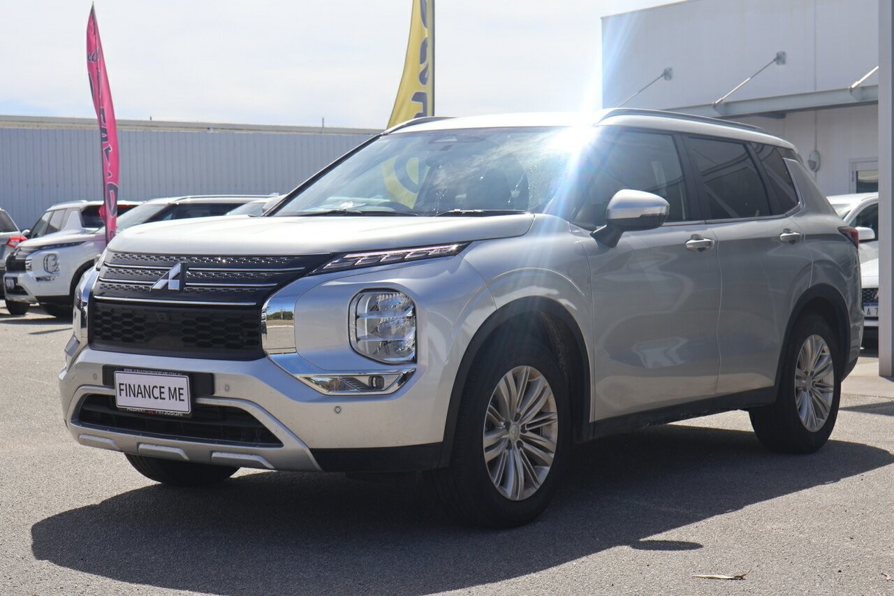 Mitsubishi Outlander image 4