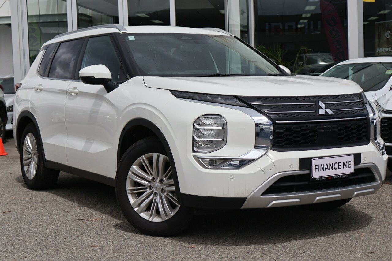 Mitsubishi Outlander image 1