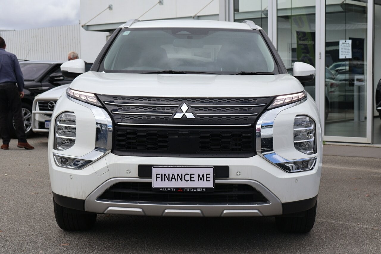 Mitsubishi Outlander image 3