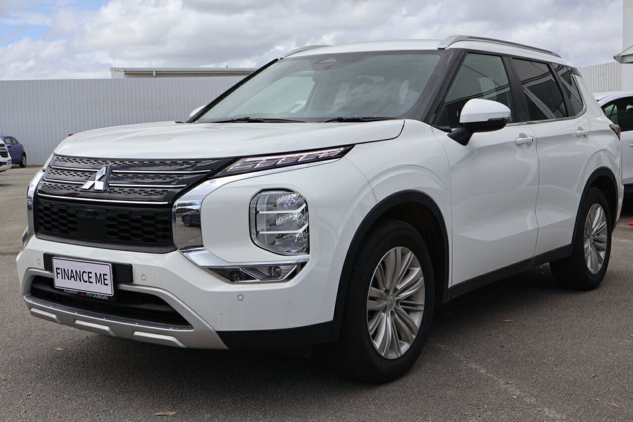 Mitsubishi Outlander image 4