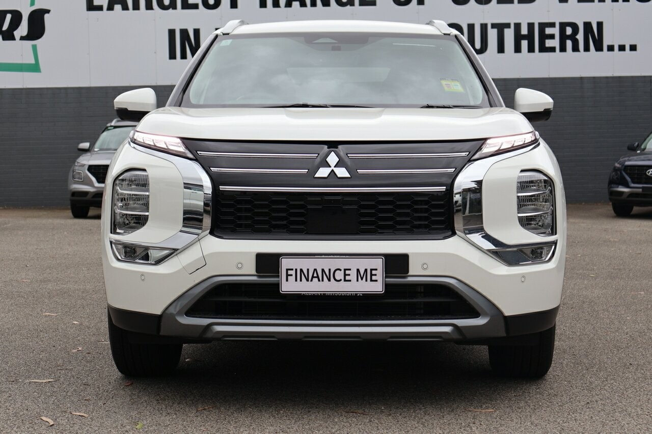 Mitsubishi Outlander image 3