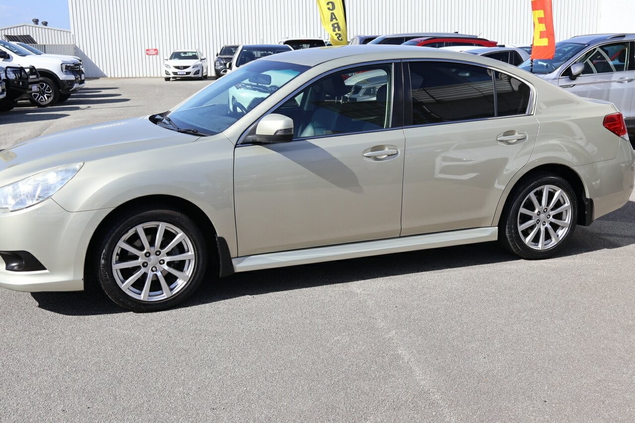 Subaru Liberty image 4