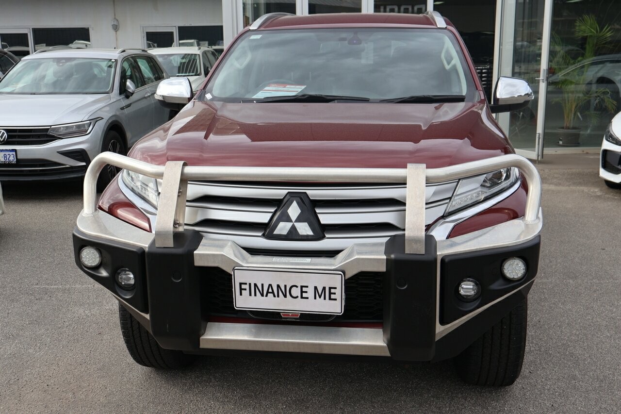 Mitsubishi Pajero Sport image 1