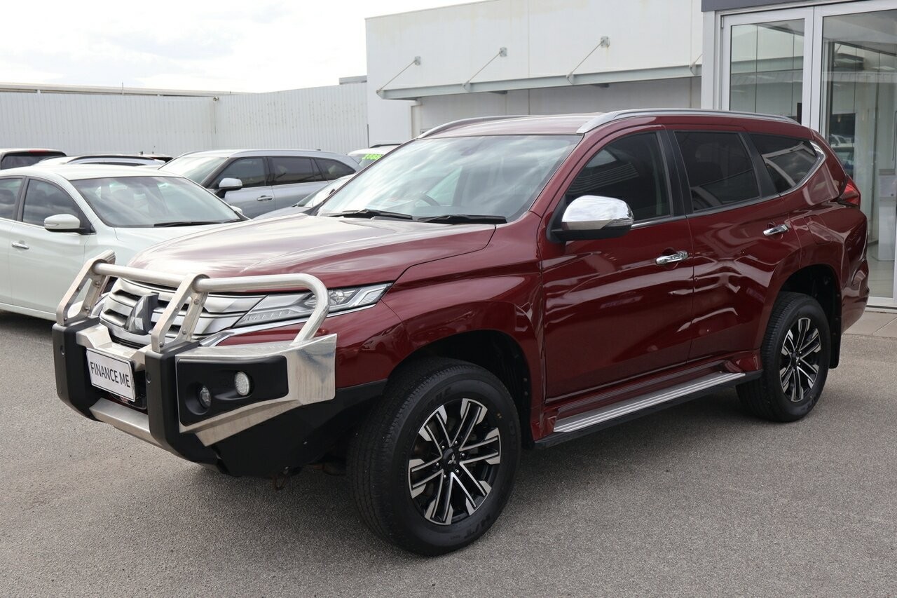 Mitsubishi Pajero Sport image 2