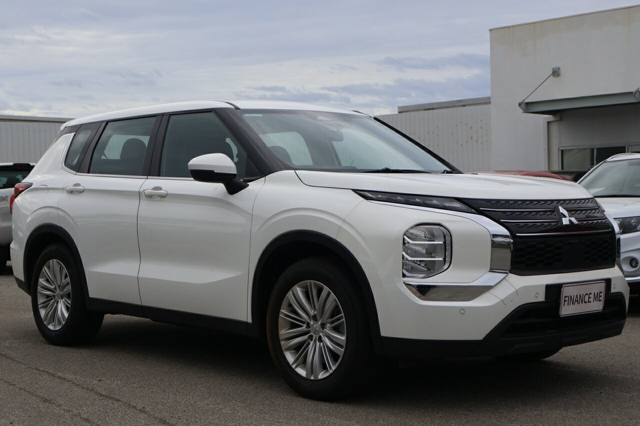 Mitsubishi Outlander image 1
