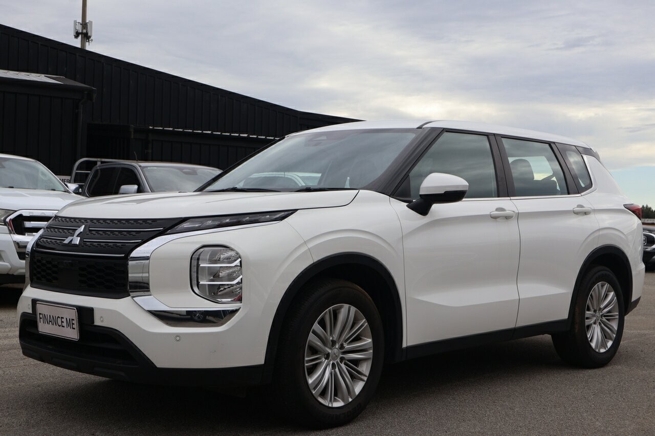 Mitsubishi Outlander image 3