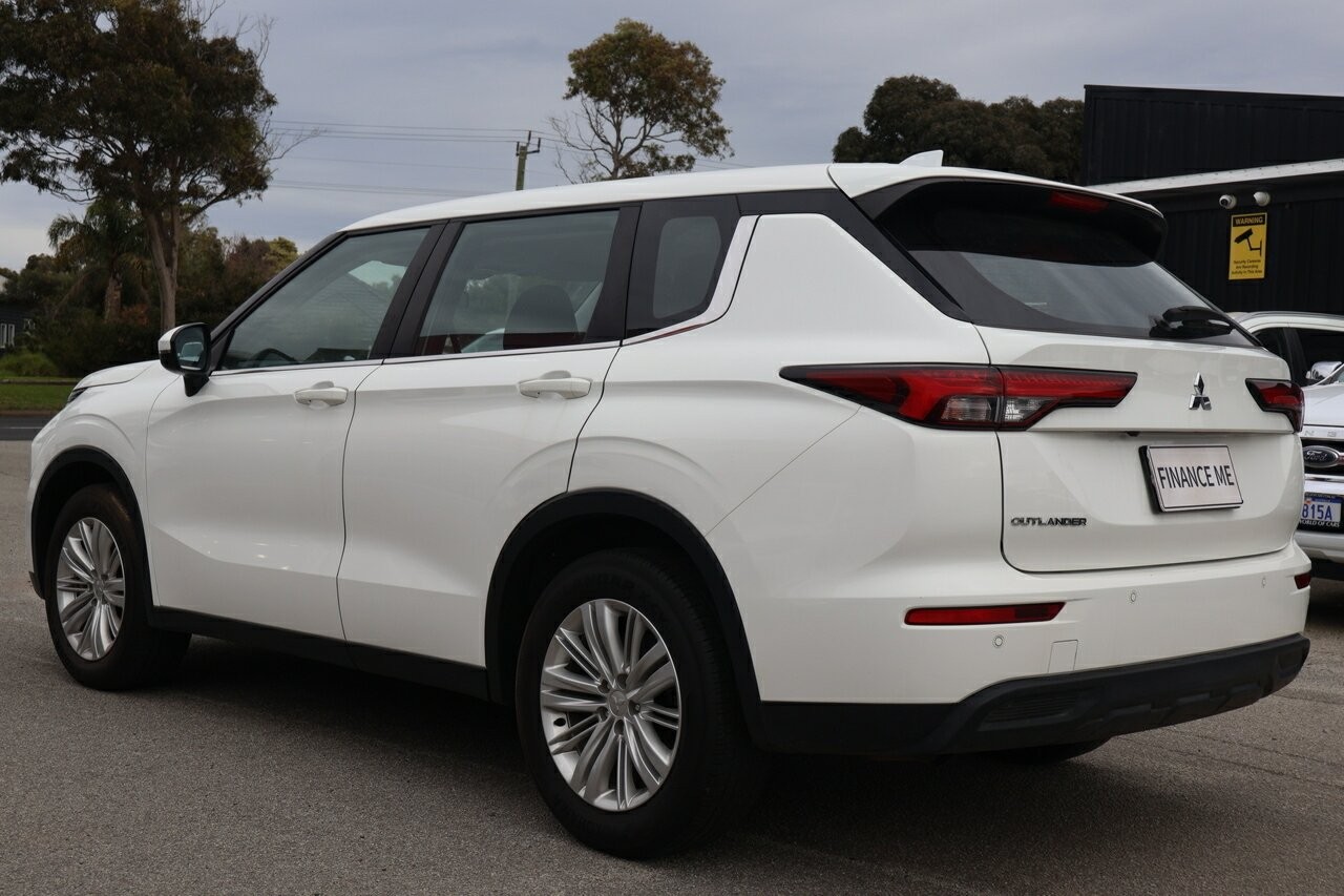 Mitsubishi Outlander image 4