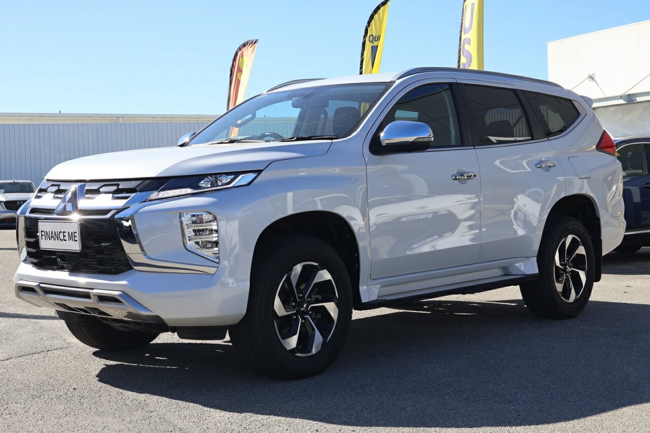 Mitsubishi Pajero Sport image 4