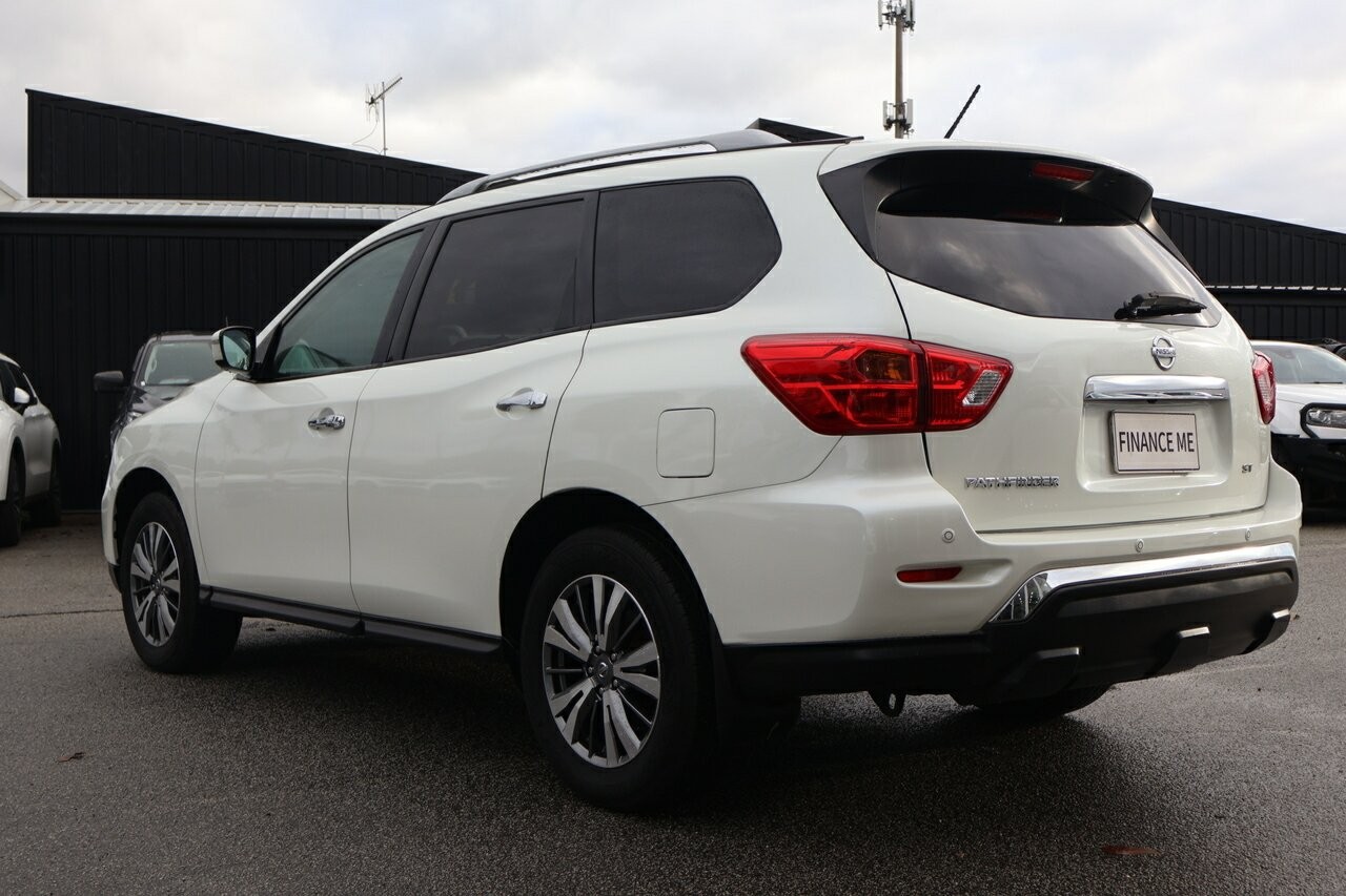 Nissan Pathfinder image 4