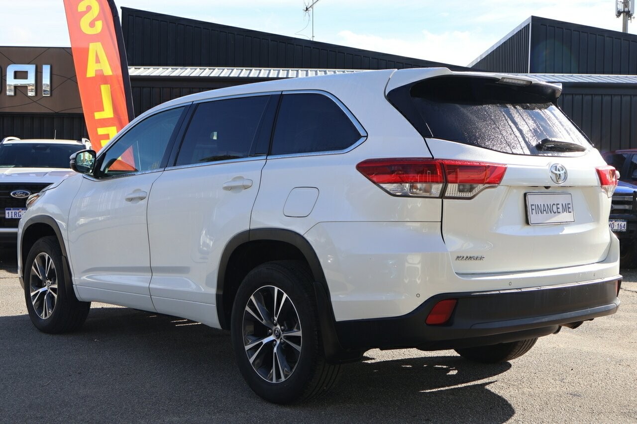 Toyota Kluger image 4