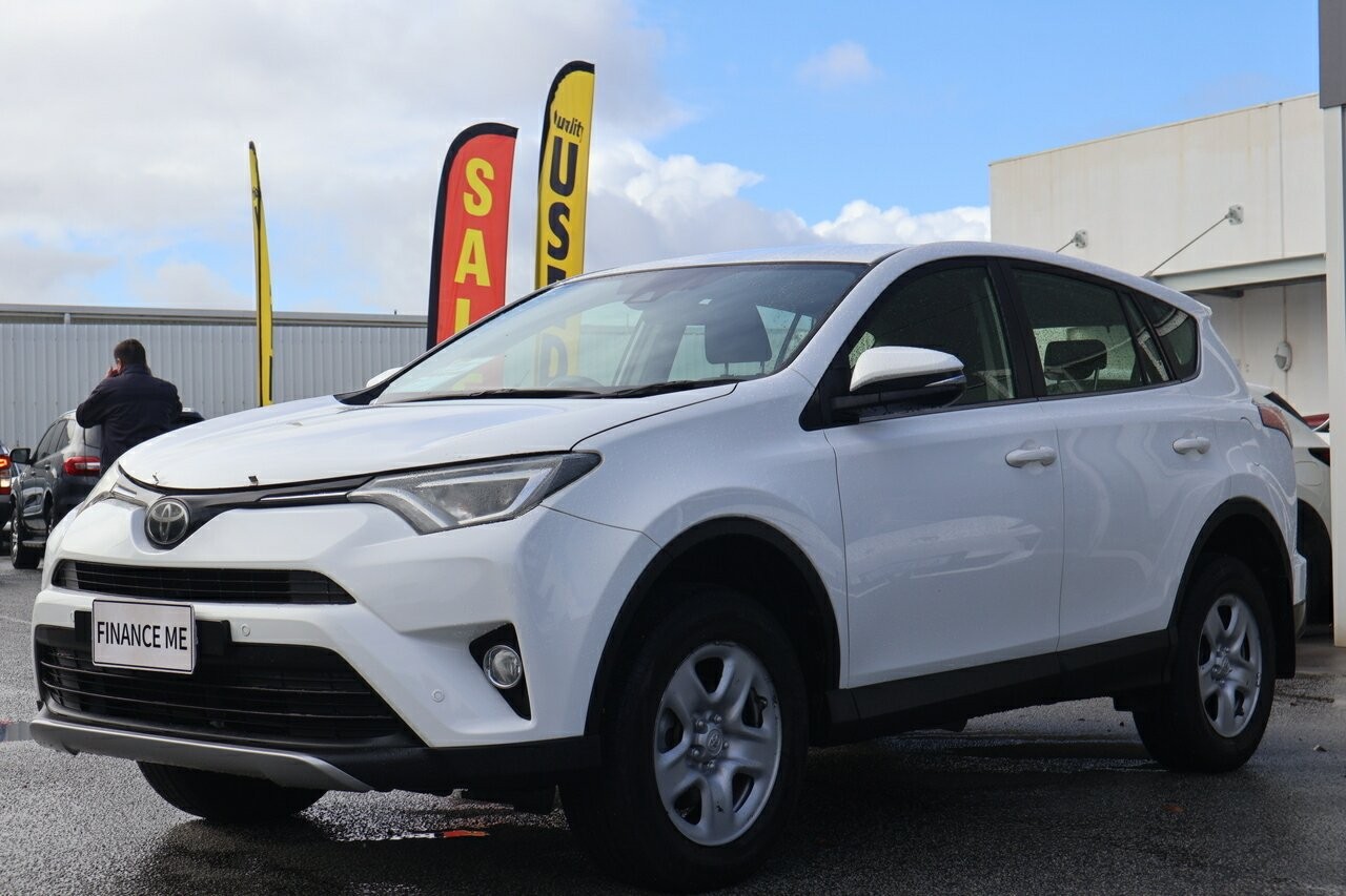 Toyota Rav4 image 3