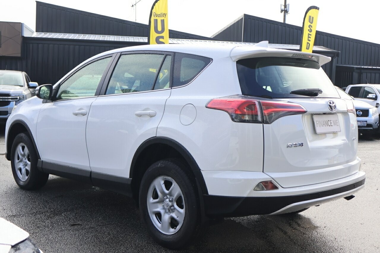 Toyota Rav4 image 4