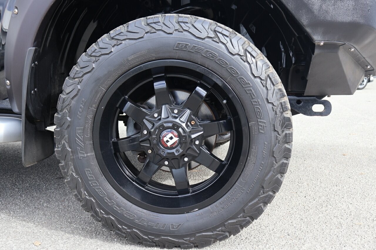 Nissan Navara image 2