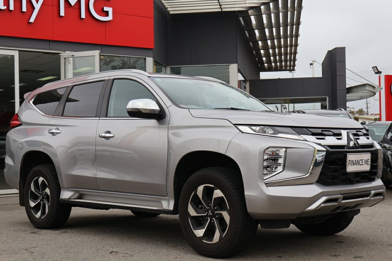 Mitsubishi Pajero Sport image 1