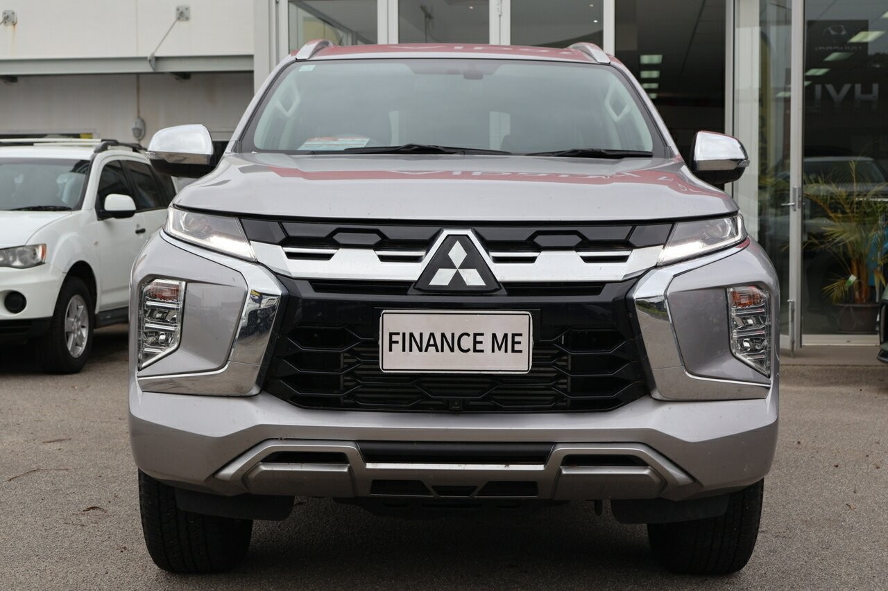 Mitsubishi Pajero Sport image 2