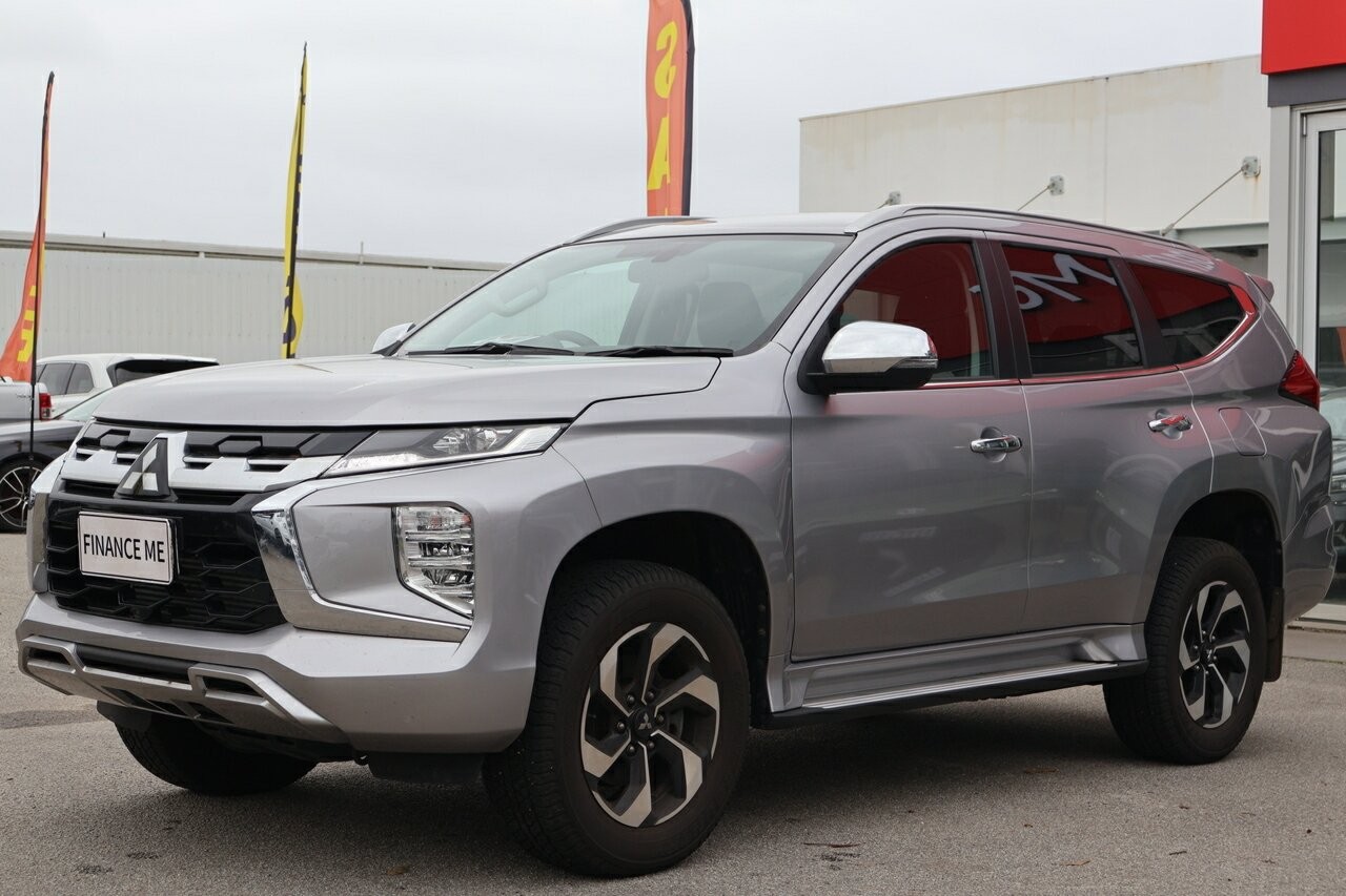 Mitsubishi Pajero Sport image 3