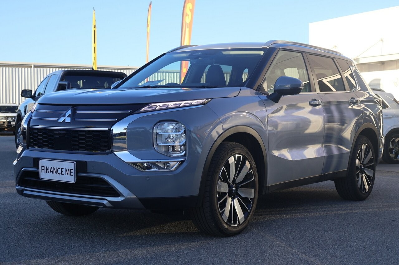 Mitsubishi Outlander image 4
