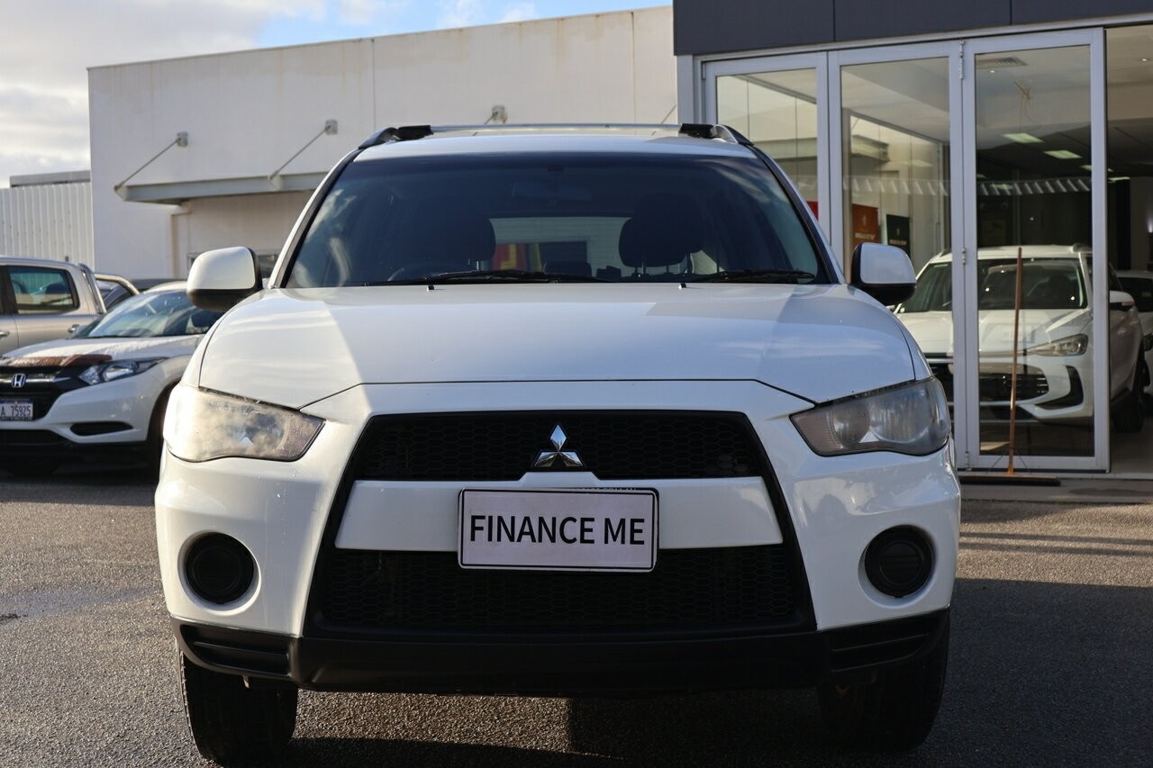 Mitsubishi Outlander image 2