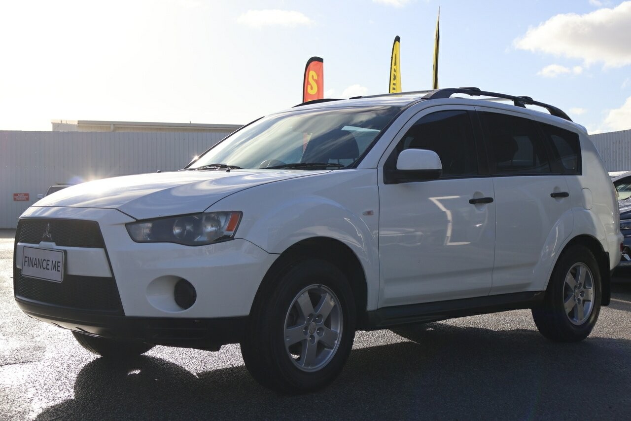 Mitsubishi Outlander image 3