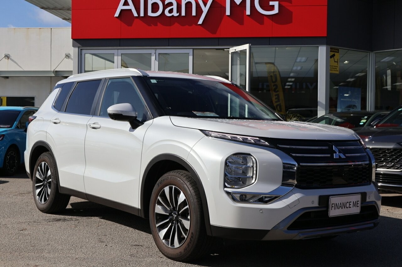 Mitsubishi Outlander image 1