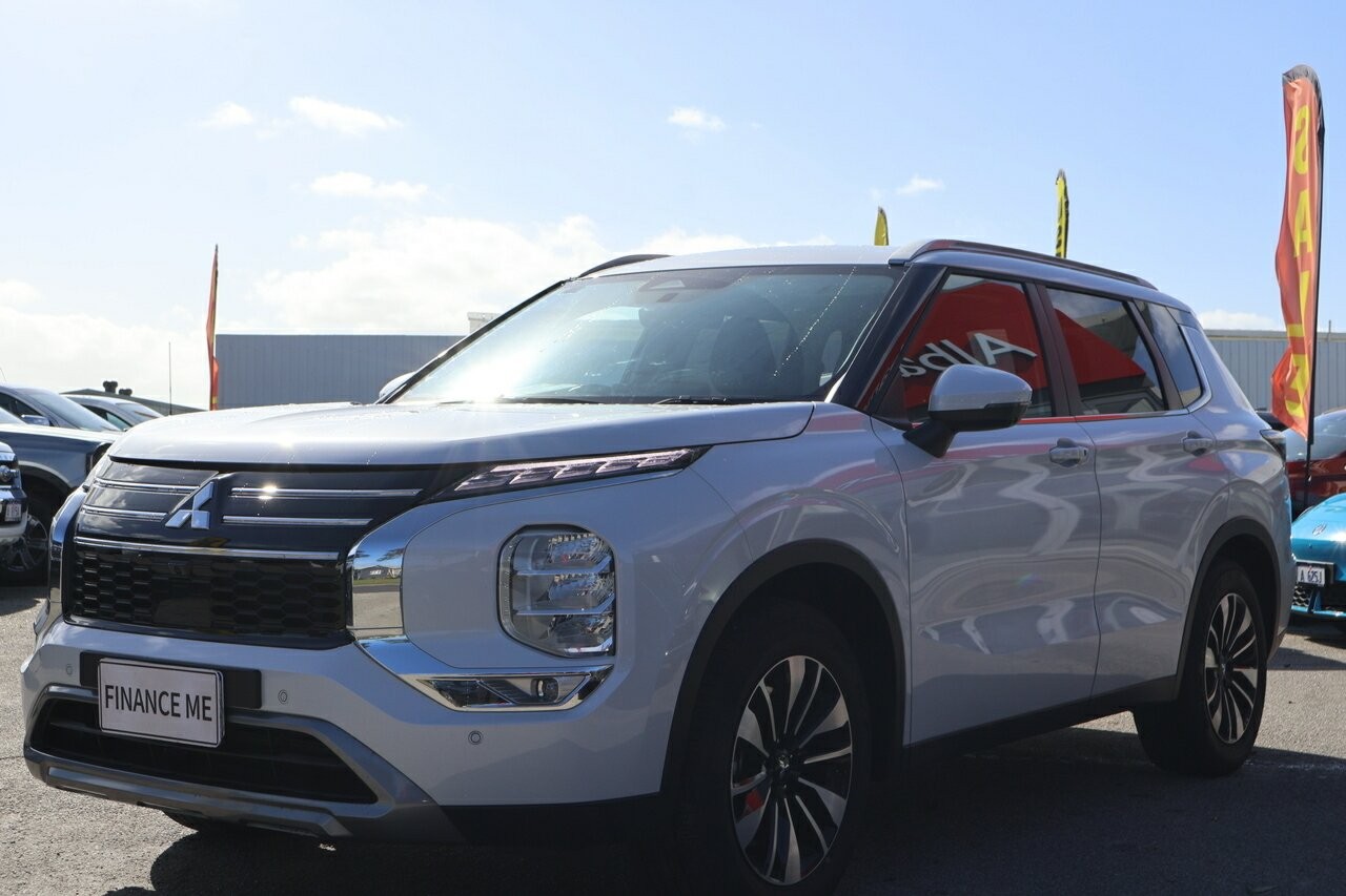Mitsubishi Outlander image 3