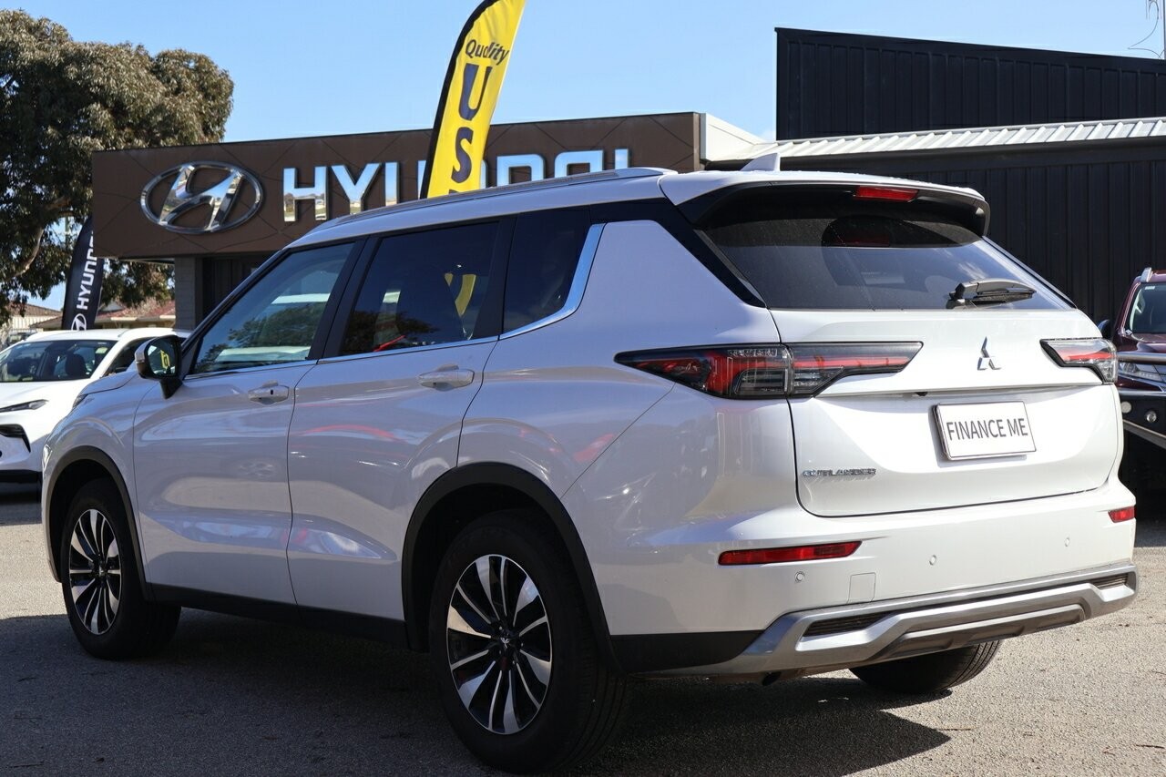 Mitsubishi Outlander image 4