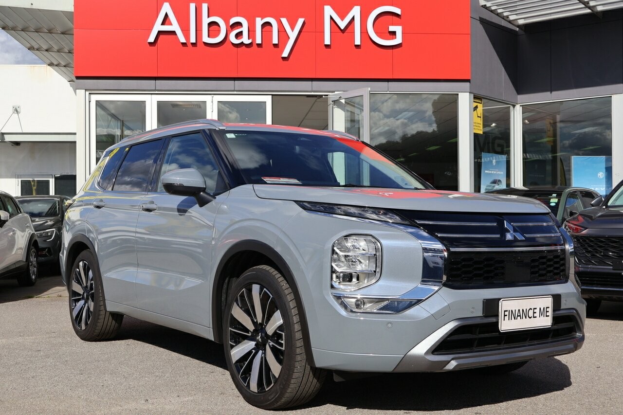 Mitsubishi Outlander image 1