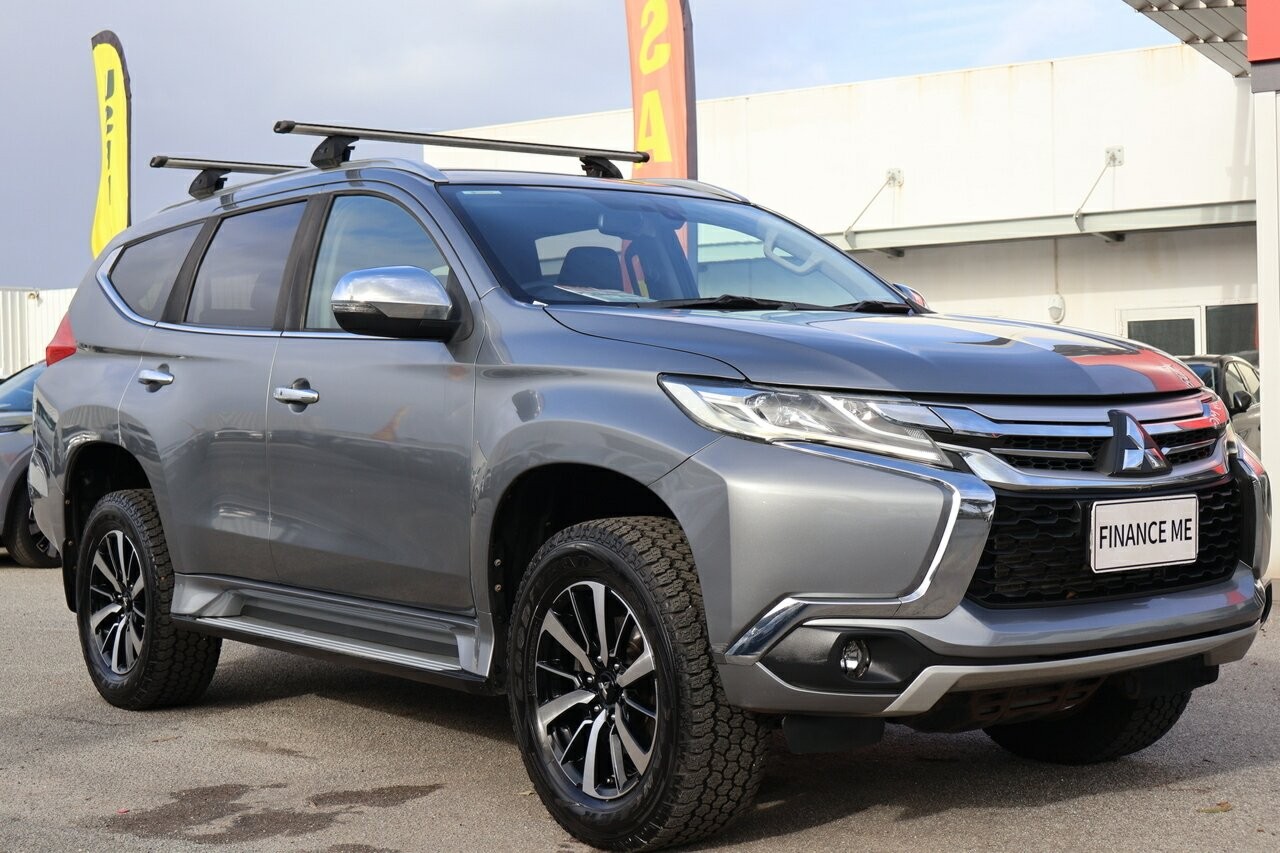 Mitsubishi Pajero Sport image 1