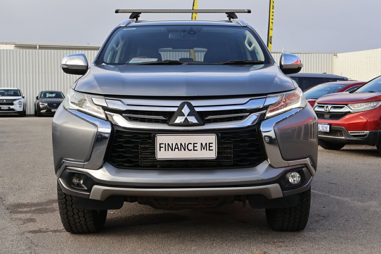 Mitsubishi Pajero Sport image 2