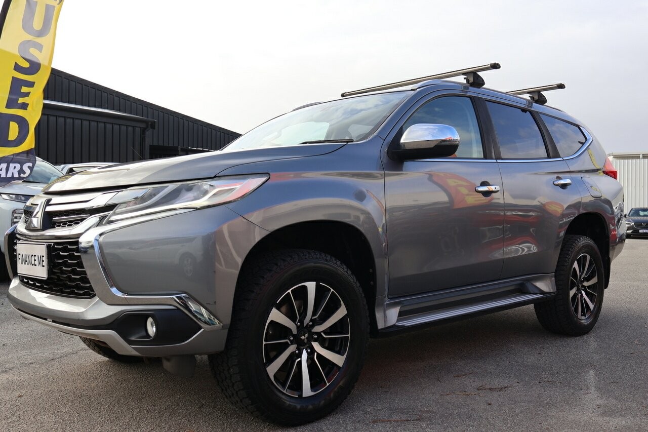 Mitsubishi Pajero Sport image 3