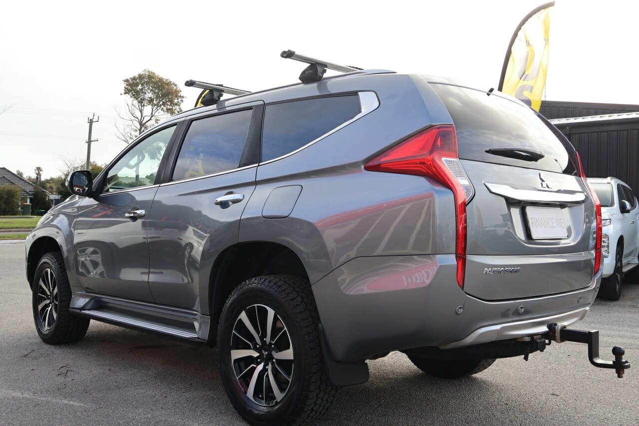 Mitsubishi Pajero Sport image 4