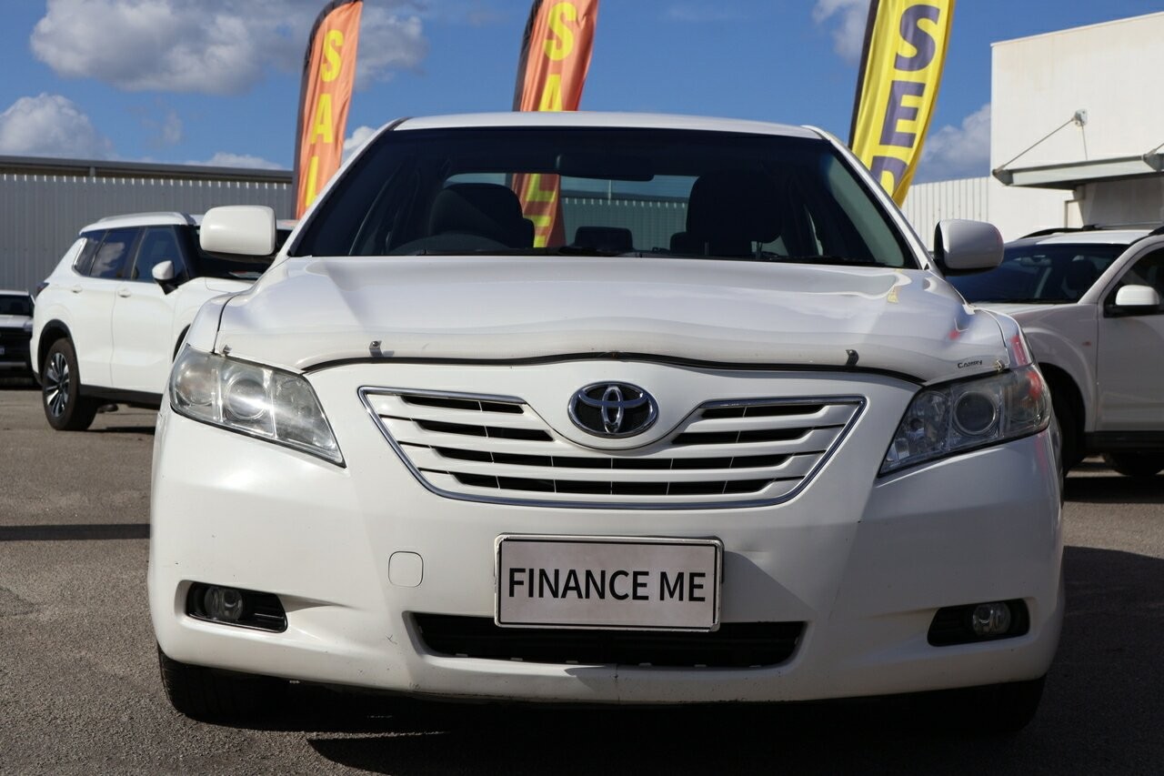 Toyota Camry image 2