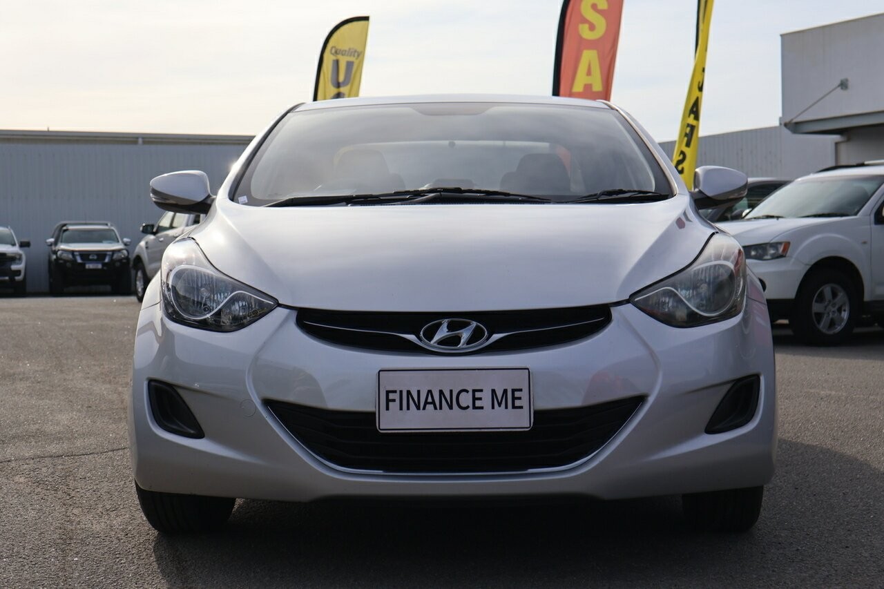 Hyundai Elantra image 2