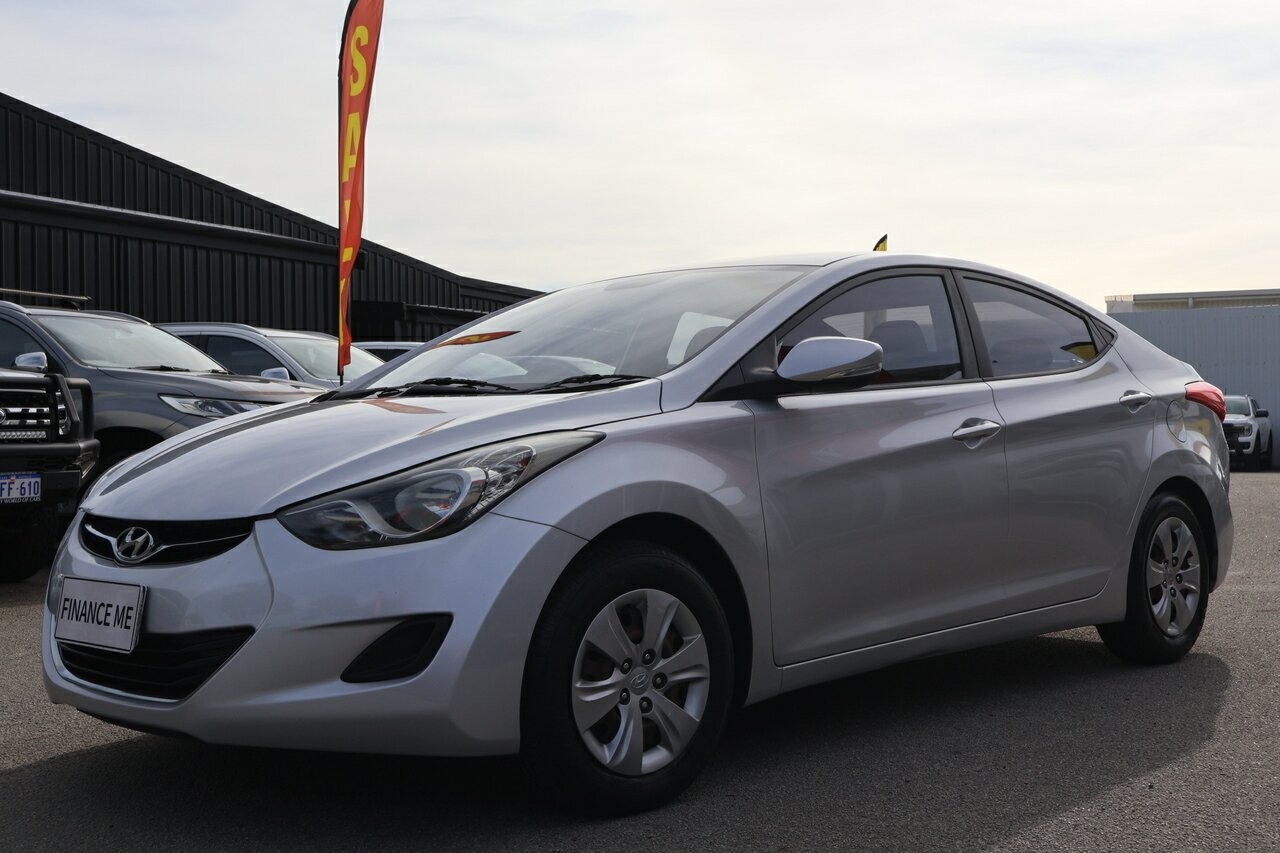Hyundai Elantra image 3
