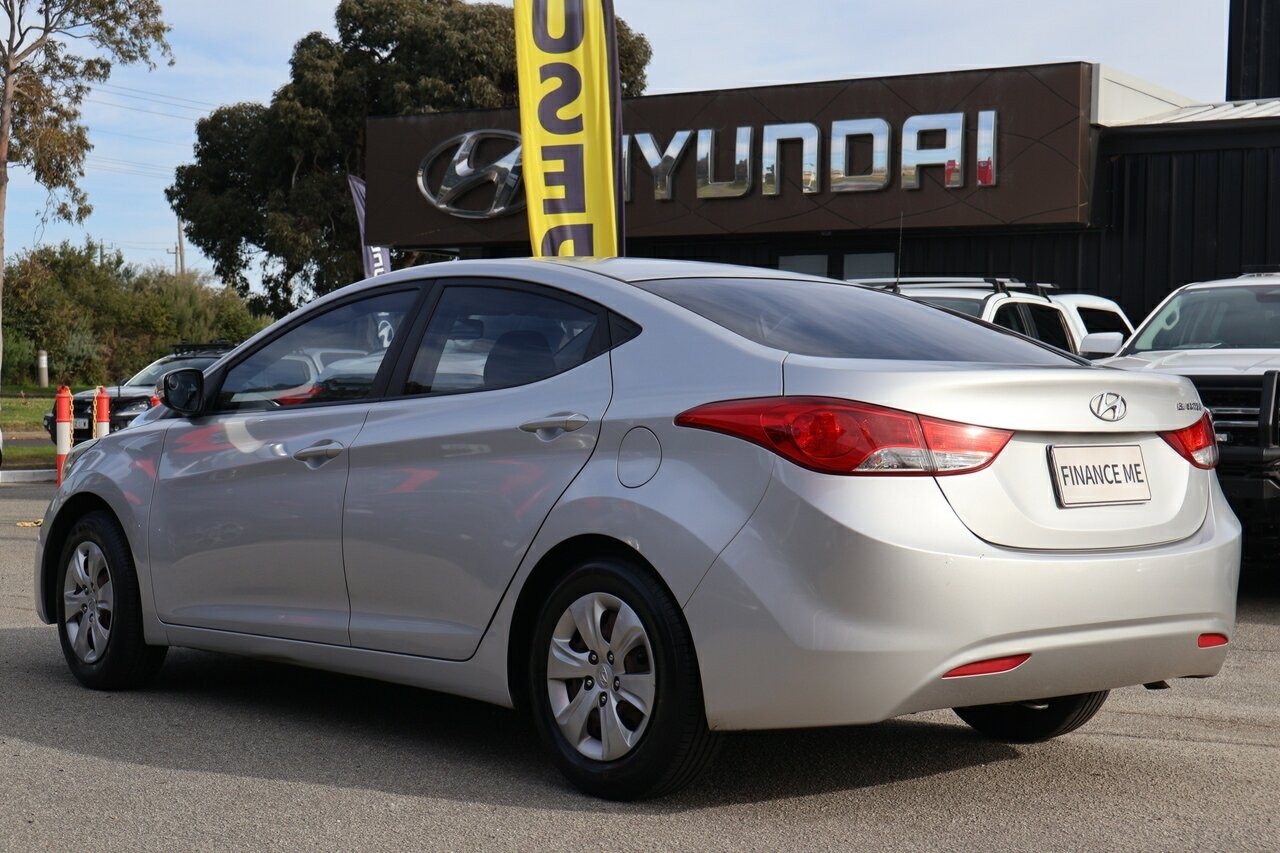 Hyundai Elantra image 4