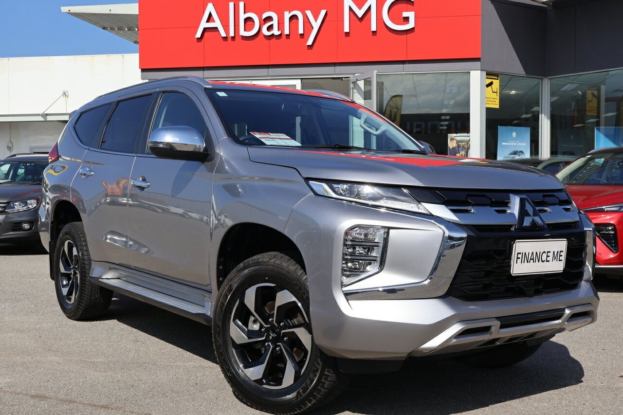 Mitsubishi Pajero Sport image 1