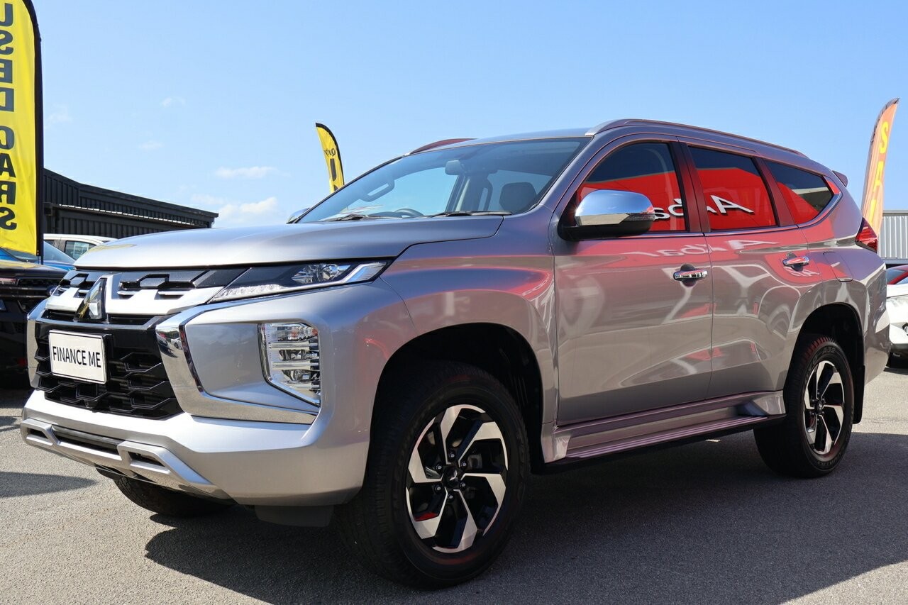 Mitsubishi Pajero Sport image 4