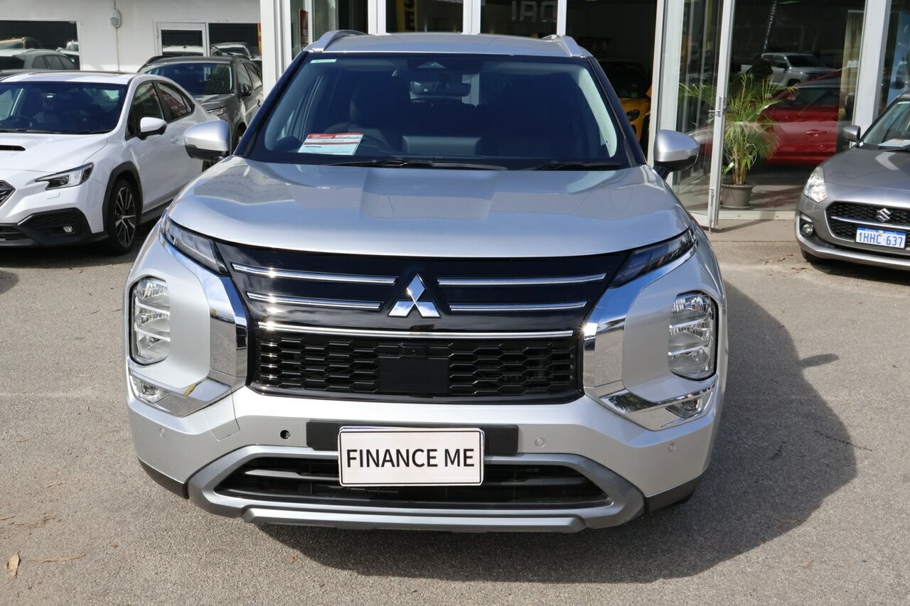 Mitsubishi Outlander image 1