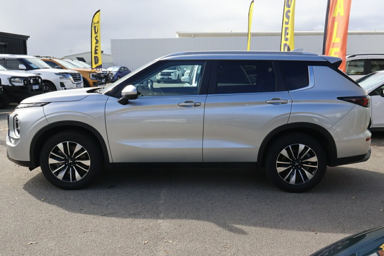 Mitsubishi Outlander image 3