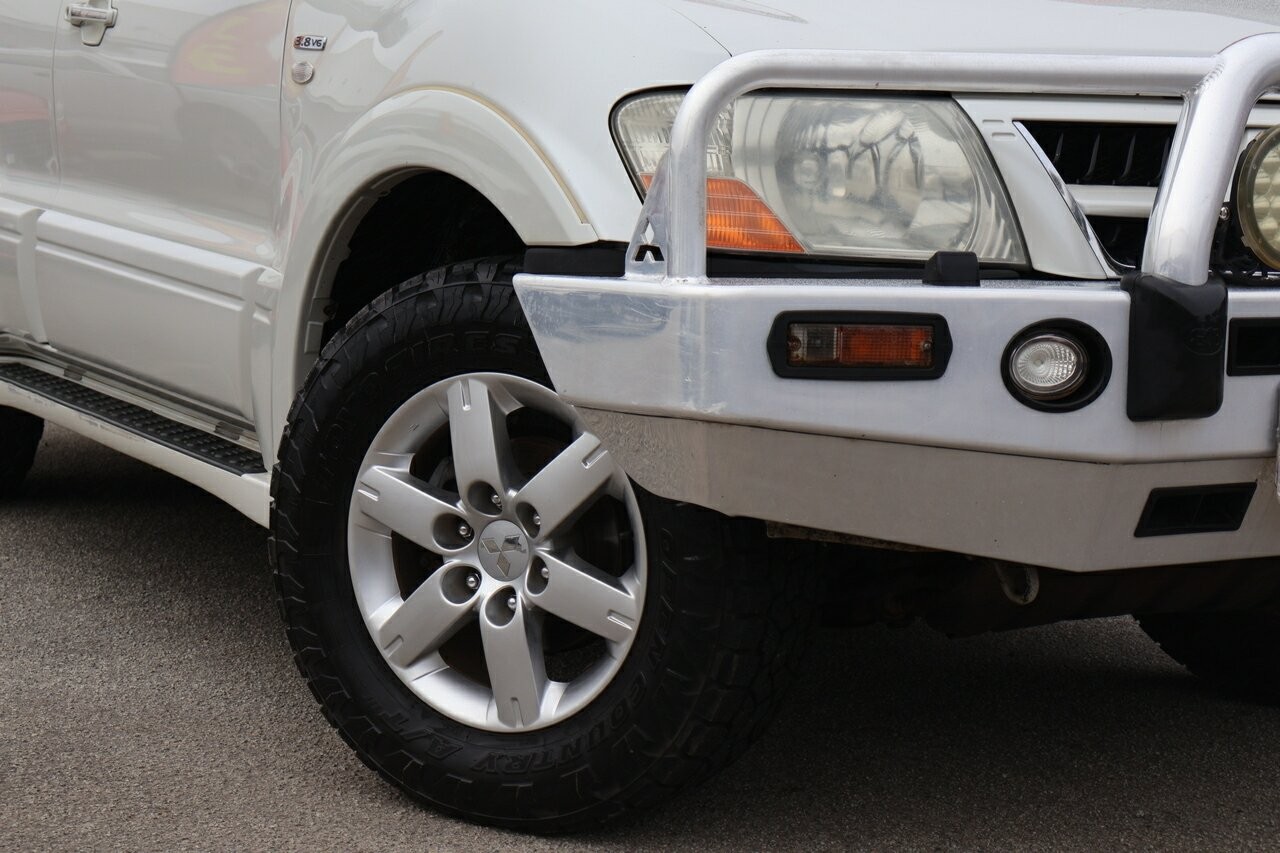 Mitsubishi Pajero image 2