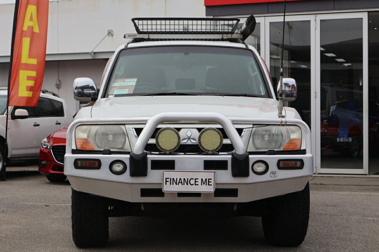 Mitsubishi Pajero image 3