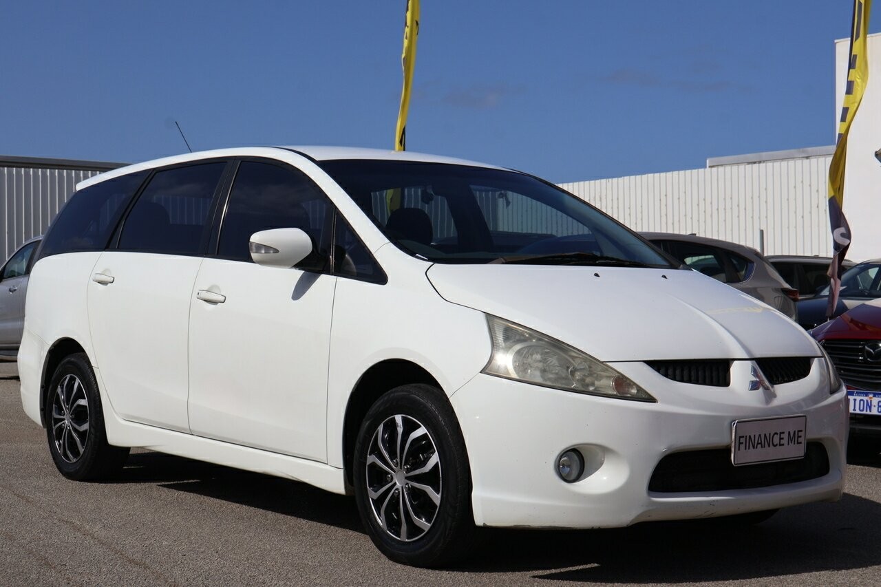 Mitsubishi Grandis image 1
