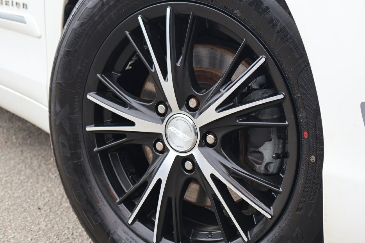 Toyota Aurion image 2